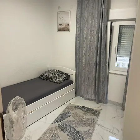 Black & White Apartment *