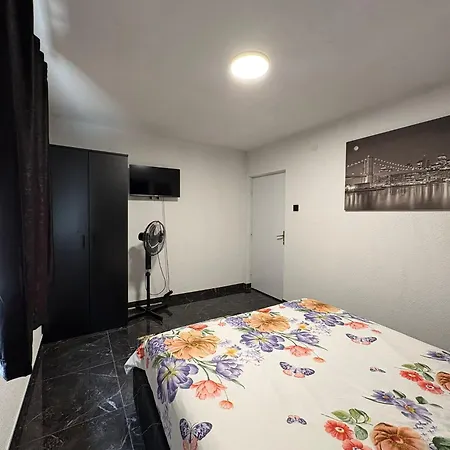 Black & White Appartement Trpanj
