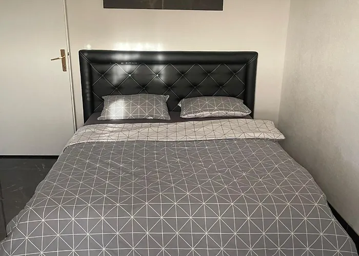 Apartment Black & White Trpanj