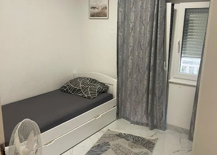 Black & White Apartment *